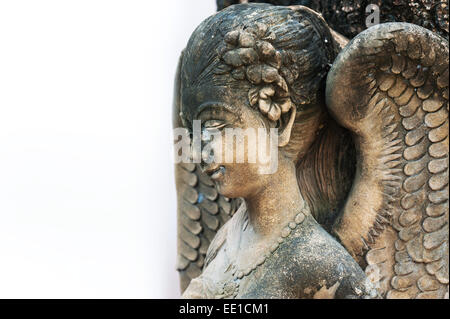 Ruhende Statue bei schwachem Licht. Stockfoto