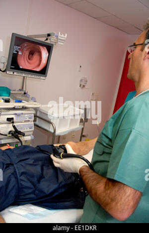 COLON, ENDOSKOPIE-UNTERSUCHUNG Stockfoto