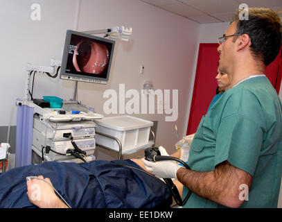 COLON, ENDOSKOPIE-UNTERSUCHUNG Stockfoto