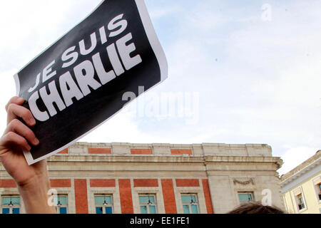 Ein öffentliches Zeichen der Solidarität am Plaza del Sol in Madrid am 11. Januar 2015 und Protest gegen drei Tage des Blutvergießens, ausgelöst durch einen Angriff auf die französische satirische Wochenzeitung Charlie Hebdo hinterlassen, die 12 Toten/Picture-alliance Stockfoto