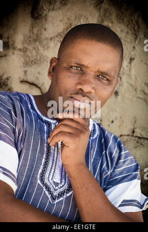 Ein Portrait eines jungen Mannes der Xhosa in Südafrika. Stockfoto