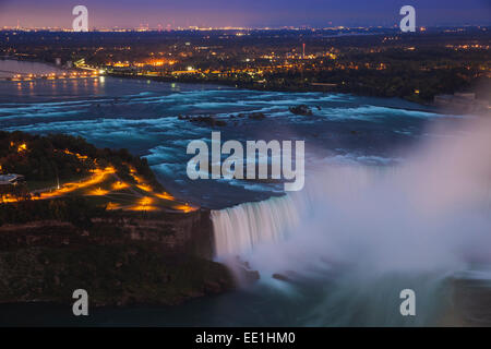 Blick auf den Horseshoe Falls, Niagara Falls, Niagara, die Grenze des Staates New York und Ontario, Kanada, Nordamerika Stockfoto