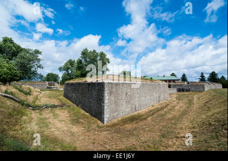 Die riesigen Mauern des alten Fort Erie auf den Niagara River, Ontario, Kanada, Nordamerika Stockfoto