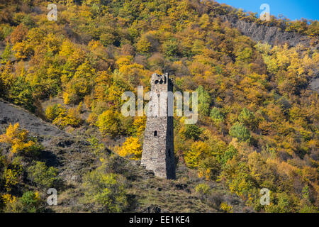 Tschetschenische Wachturm in der tschetschenischen Bergen in der Nähe von Itum Kale, Tschetschenien, Kaukasus, Russland, Europa Stockfoto