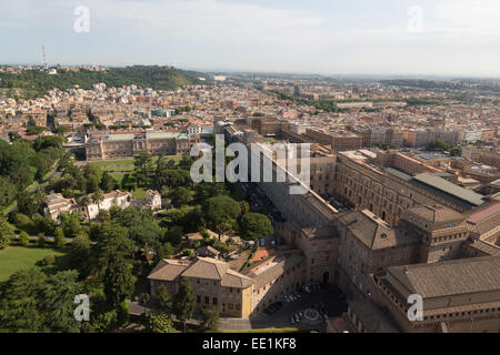 Die Vatikanischen Museen von der Kuppel des Petersdom, Vatikan, Rom, Latium, Italien, Europa Stockfoto