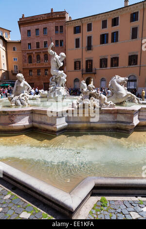 Fontana del Nettuno (Brunnen von Neptun) in Piazza Navona, Rom, Latium, Italien, Europa Stockfoto