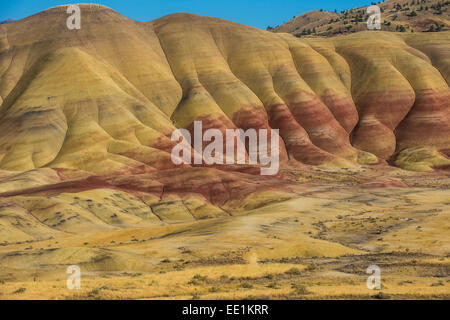 Mehrfarbige Schichten in der Painted Hills-Einheit in der John Day Fossil Betten Nationaldenkmal, Oregon, Deutschland Stockfoto