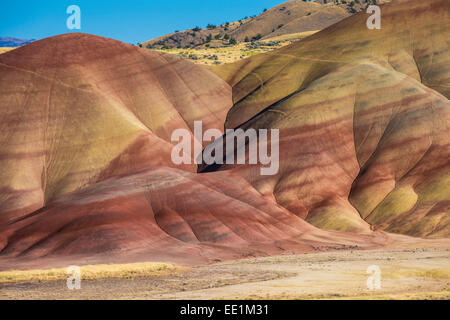 Mehrfarbige Schichten in der Painted Hills-Einheit in der John Day Fossil Betten Nationaldenkmal, Oregon, Deutschland Stockfoto