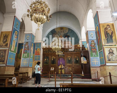Die Griechisch-orthodoxe Basilika (Kirche) St. Georg in Madaba in Jordanien Stockfoto