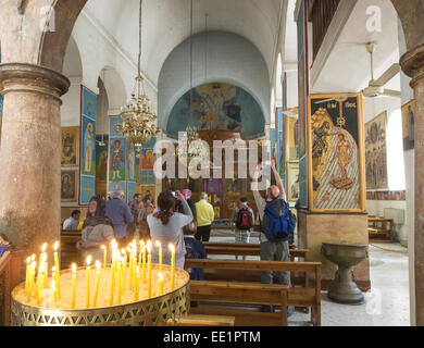 Die Griechisch-orthodoxe Basilika (Kirche) St. Georg in Madaba in Jordanien Stockfoto