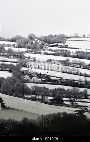 Aberystwyth, Wales, UK. 13. Januar 2015. Schnee lässt sich auf Ackerland in der Nähe von Comins Coch, Aberystwyth, Wales nieder. Bildnachweis: John Gilbey/Alamy Live-Nachrichten Stockfoto