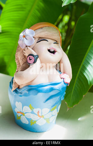 Lächeln Baby Puppe Statue in der Heimat Stockfoto