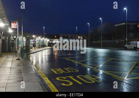 Turnpike Lane, London, UK. 13. Januar 2015. Der Busbahnhof in Turnpike Lane ist leer, wie der London-Bus-Streik über die Entlohnung beginnt. Bildnachweis: Matthew Chattle/Alamy Live-Nachrichten Stockfoto