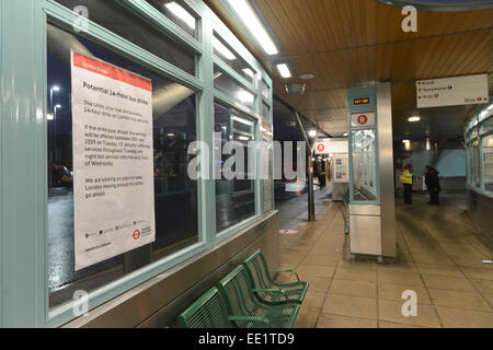 Turnpike Lane, London, UK. 13. Januar 2015. Der Busbahnhof in Turnpike Lane ist leer, wie der London-Bus-Streik über die Entlohnung beginnt. Bildnachweis: Matthew Chattle/Alamy Live-Nachrichten Stockfoto