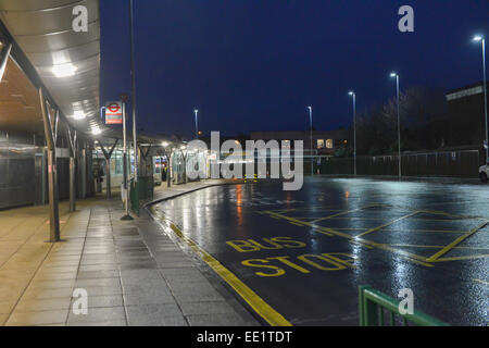 Turnpike Lane, London, UK. 13. Januar 2015. Der Busbahnhof in Turnpike Lane ist leer, wie der London-Bus-Streik über die Entlohnung beginnt. Bildnachweis: Matthew Chattle/Alamy Live-Nachrichten Stockfoto