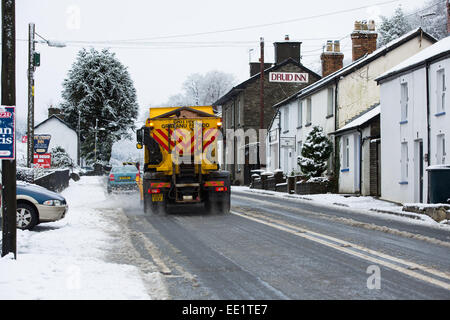 Goginan, Ceredigion, Wales, UK. 13. Januar 2015. UK-Wetter: Schneefall bewirkt, dass die Schließung der A44, die Hauptverbindung zwischen Aberystwyth und den Midlands. Bildnachweis: atgof.co/Alamy Live News Stockfoto