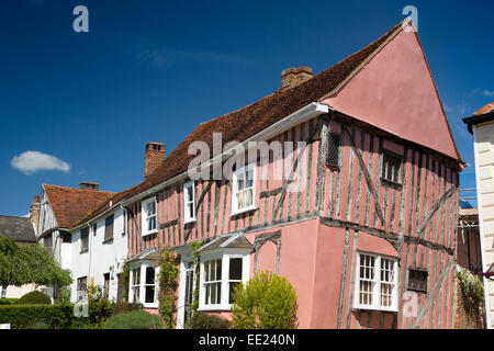 UK England, Suffolk, Lavenham, High Street, Cordwainers, altes Haus gelehnt mit alarmierender Winkel Stockfoto