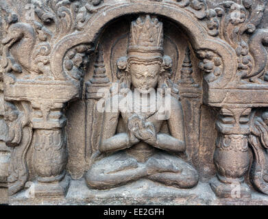 Gekrönten Buddha aus 9. Jahrhundert fand in Uttar Pradesh ausgesetzt nun im Indian Museum in Kalkutta, am 15. Februar 2014 Stockfoto