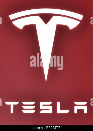 Detroit, Michigan, USA. 13. Januar 2015. Das Logo von Tesla auf der North American International Auto Show (NAIAS) 2015 in der Cobo Arena in Detroit, Michigan, USA, 13. Januar 2015. Die öffentlichen laufen vom 17. bis 25. Januar 2015. Foto: ULI DECK/Dpa/Alamy Live-Nachrichten Stockfoto