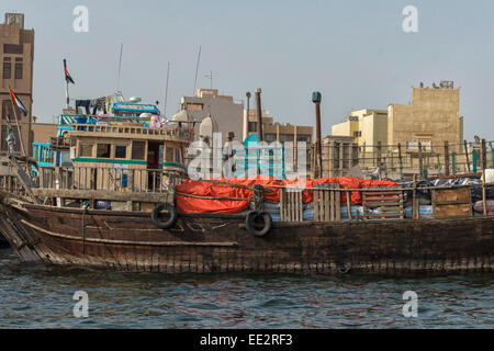 Ware-Boot in Dubai Creek, Vereinigte Arabische Emirate Stockfoto