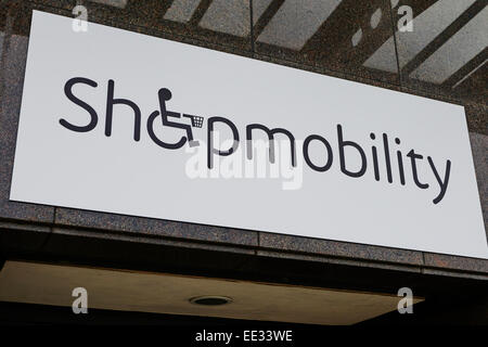 Shopmobility Schild über dem Eingang Silbury Boulevard Milton Keynes Buckinghamshire UK Stockfoto
