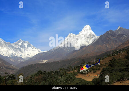 Schneebedeckten mount Everest, Lhotse und Ama Dablam Berge, Himalaya-Gebirge, UNESCO-Weltkulturerbe, Sagarmatha National Stockfoto