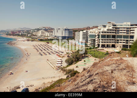 Dieses moderne 4-Sterne-Hotels in der Nähe von Rhodos-Stadt in Faliraki. Rhodos, Griechenland Stockfoto