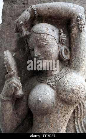 Darpanika, aus dem 14. Jahrhundert in Khondalit Puri Odisha jetzt im Indian Museum in Kalkutta ausgesetzt gefunden Stockfoto