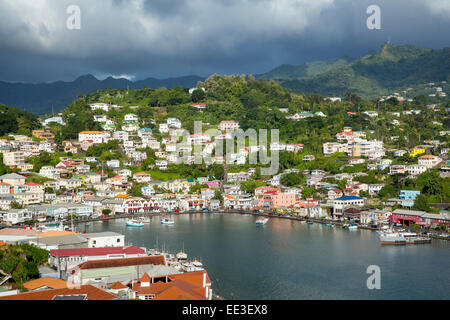 Innerer Hafen - der Carenage und Hügel Stadt von Saint Georges, Grenada, West Indies Stockfoto