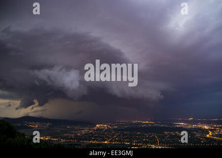 Superzelle über Budapest Stockfoto