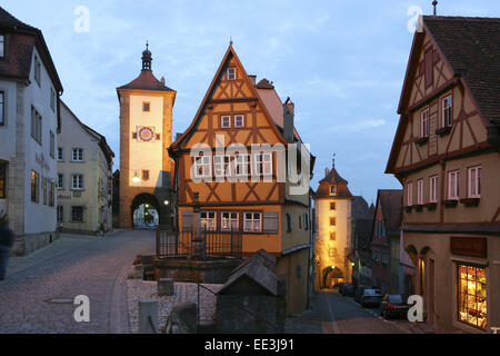 Deutschland, Bayern, Rothenburg Ob der Tauber, Plönlein, Ploenlein, Siebersturm, Beleuchtung, Abend, Europa, Stadtansicht, Beleu Stockfoto