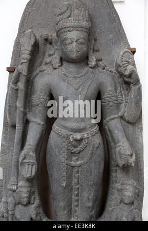 Hari-Hara, vom 10. Jahrhundert fand in Basalt Surajkund, Nalanda, Bihar jetzt ausgesetzt im Indian Museum in Kalkutta stehend Stockfoto