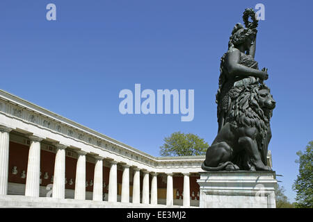 Allegorie, Bayern, Bayerischer Loewe, Bayern, Bronze, Bronzeplastik, Denkmal, Deutschland, Ehrentempel, Eisenguss, Buchforst, Stockfoto