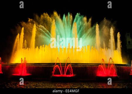 Montjuic Font Magica - magische Brunnen - in der Nacht in Barcelona, Spanien Stockfoto