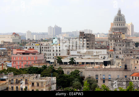 Blick auf die Skyline von Havanna in Kuba einschließlich des Capitolio Nacional von Morro Castle Stockfoto