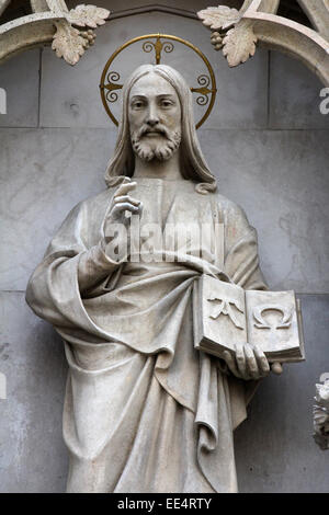 Statue von Christus dem Lehrer auf dem Portal der Kathedrale von Zagreb Stockfoto