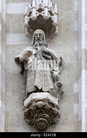 Statue des Heiligen Paulus der Einsiedler auf dem Portal der Kathedrale von Zagreb Stockfoto