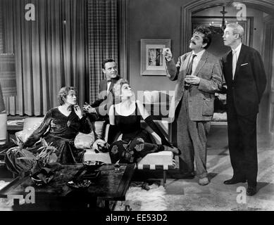 Elsa Lanchester, James Stewart, Jack Lemmon, Kim Novak, Ernie Kovacs am Set des Films, "Bell, Buch und Kerze", 1958 Stockfoto