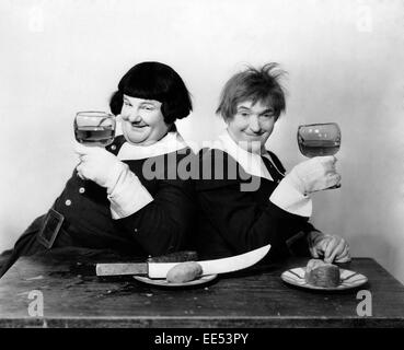 Stan Laurel, Oliver Hardy am Set des Films, "Des Teufels Bruder", 1933 Stockfoto