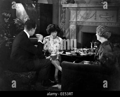Eugene O'Brien, Gloria Swanson, Helen Dunbar, am Set des Stummfilms "Fine Manners", 1926 Stockfoto