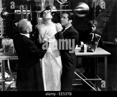 Edward Van Sloan, Colin Clive, John Boles, Dwight Frye, am Set des Films, "Frankenstein", 1931 Stockfoto