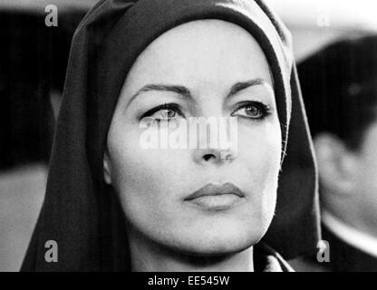 Romy Schneider, am Set des Films "The Infernal Trio" (aka Le Trio Infernal), 1974 Stockfoto