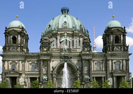 Deutschland, Berlin, Europa, Hauptstadt, Stadt, Sehenswuerdigkeit, Berliner Dom, Lustgarten, Springbrunnen, Touristen, Berlin-Mi Stockfoto