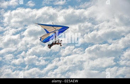 Hängen Sie Tandem Gleitschirm über Torrey Pines Segelflugplatz, La Jolla, Kalifornien USA Stockfoto