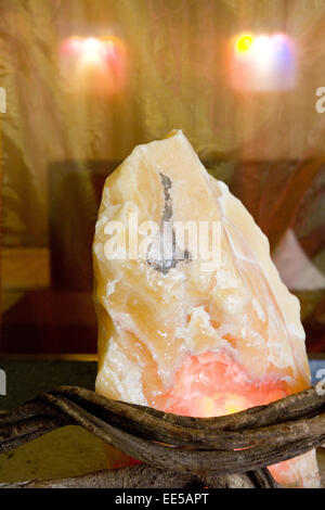 Edelstein, Orangenkalzit, Lampe, Mineralien Stockfoto