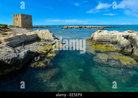 Italien Apulien Apulien Polignano eine Stute die Sarazenenturm in San Vito, 3 km von Polignano Stockfoto