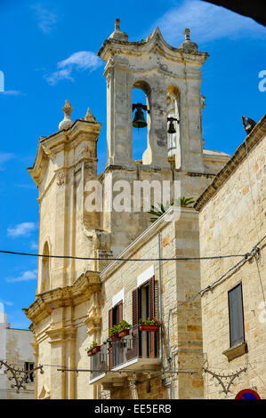 Italia Apulien Polignano a Mare, Chiesa del Purgatorio in Stil Barocco con il Campanile ein Vela | Italien Apulien Apulien Polignano a Mare die barocke Kirche des Fegefeuers und Bell tower Stockfoto