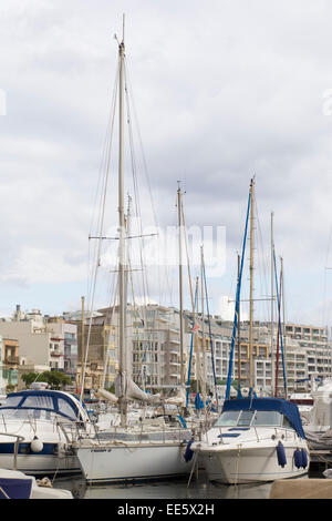 Boote im Hafen von Fishing Village von Marsaxlokk ein traditionelles Dorf in Malta Stockfoto