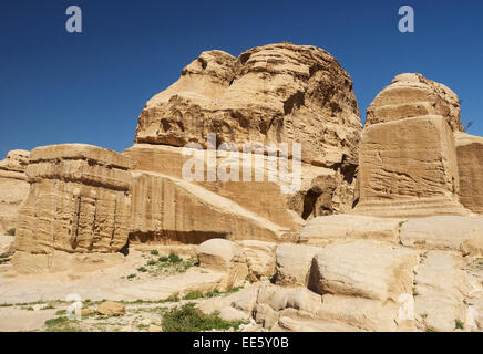 Gräber entlang der Bab als Siq auf dem Weg zu den Siq führt zu Petra World Heritage Site, Jordanien Stockfoto