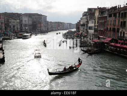 Venedig, Canal Grande, betrachtet von Ponte Rialto. Stockfoto